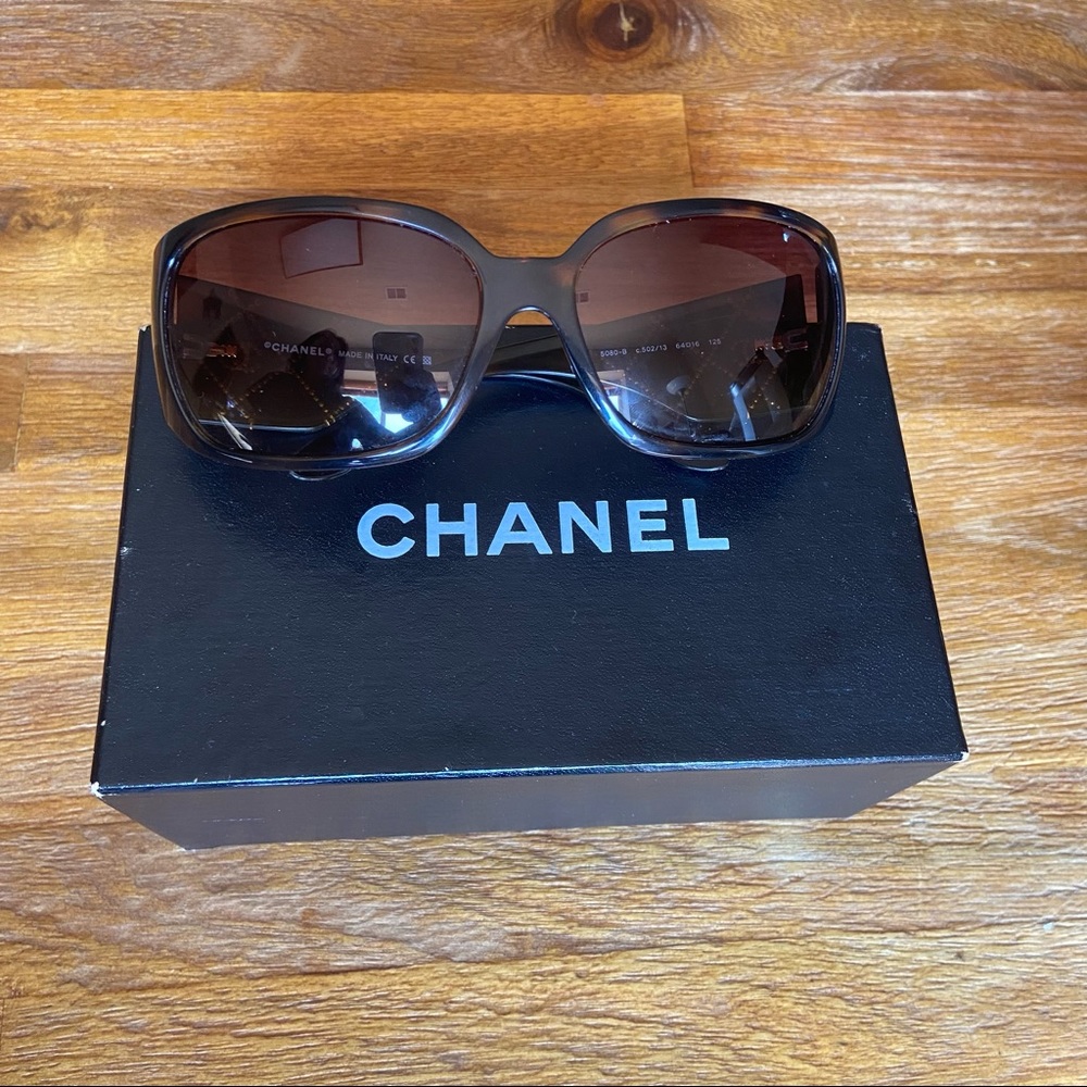 Chanel oversized sunglasses w/ Swarovski crystals - Picture 6 of 16